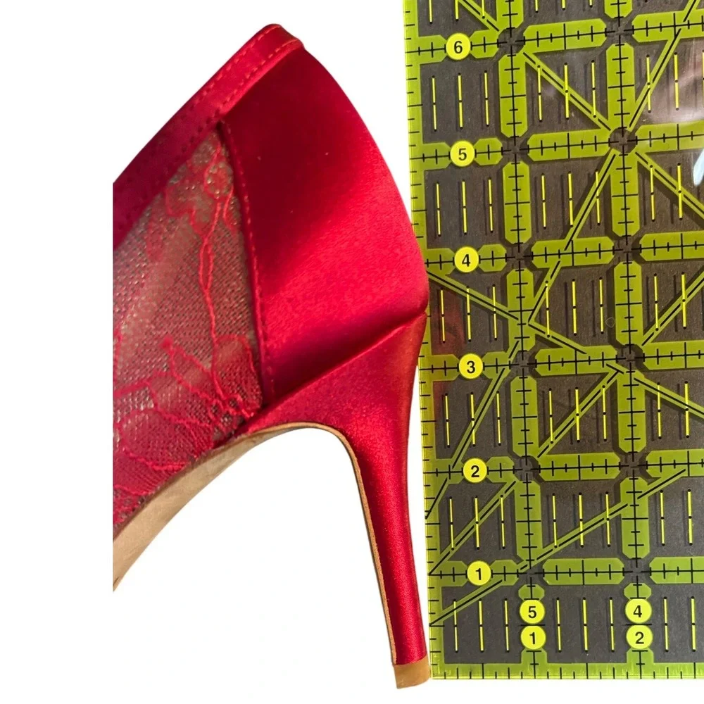 L'AGENCE Women's Red Lace Rose Stiletto Heels‎ Pumps Size 6 Valentine's Day! - Picture 5 of 6